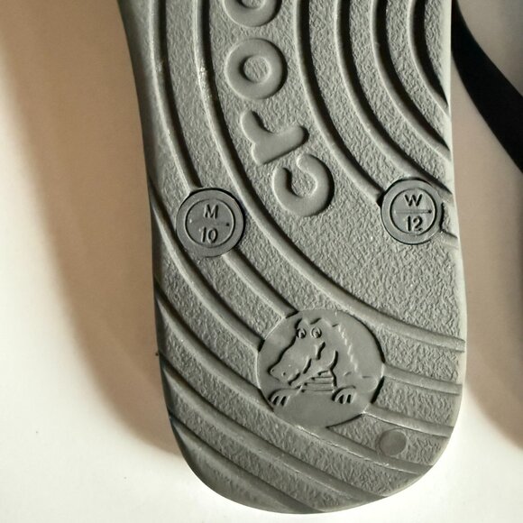 Crocs Black Flip Flops – Men’s Size 10 / Women’s Size 12 – Lightweight Comfort S - Picture 3 of 3